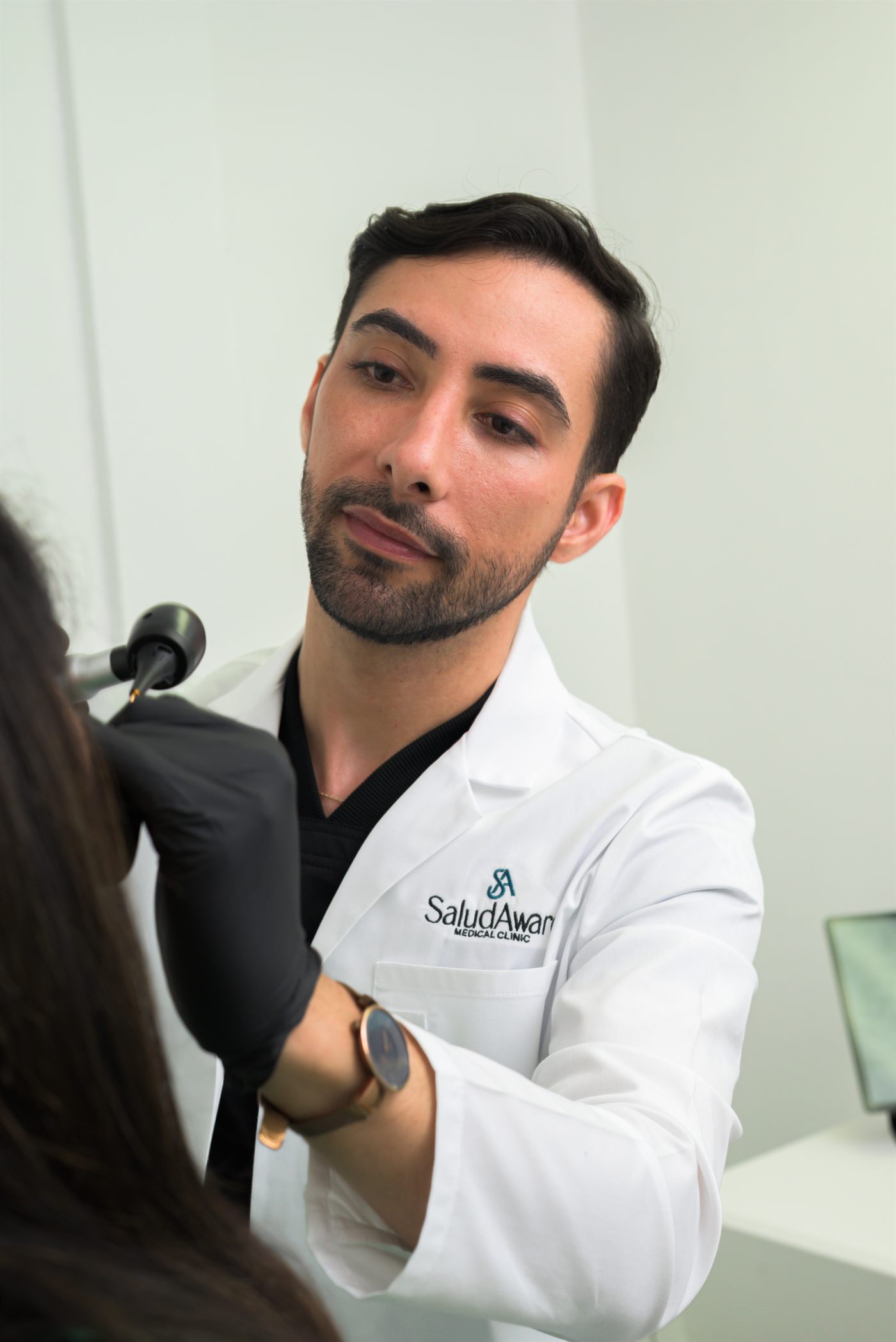 Proveedor de SaludAware en consulta